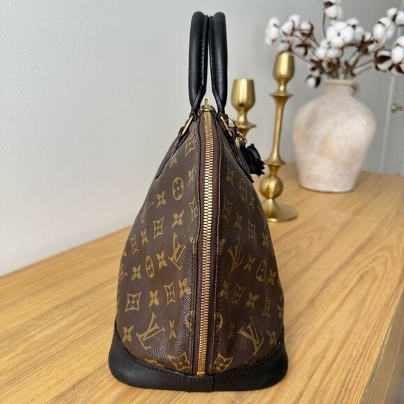 ✅AUTHENTIC✅LOUIS VUITTON ALMA PM - Picture 5 of 17